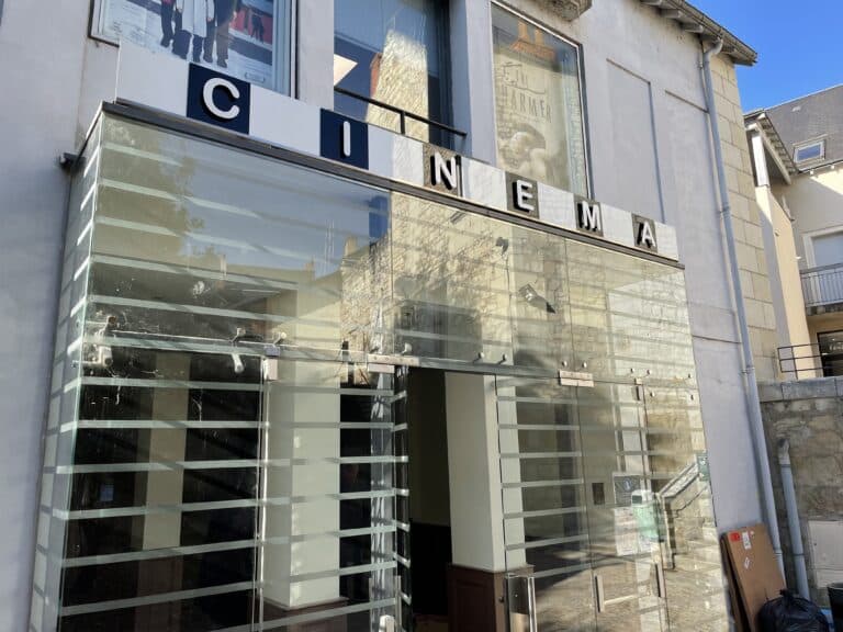 Enseigne Cinema Chinon