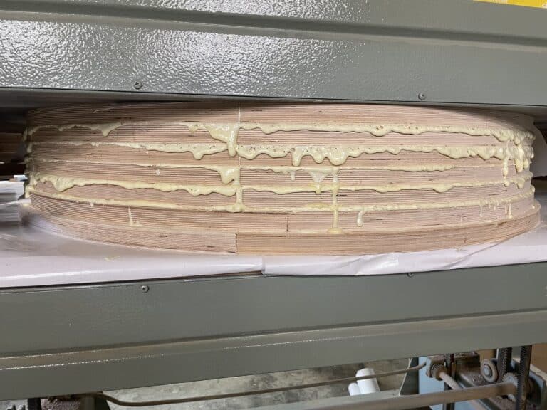 Presse à plaquer hydraulique